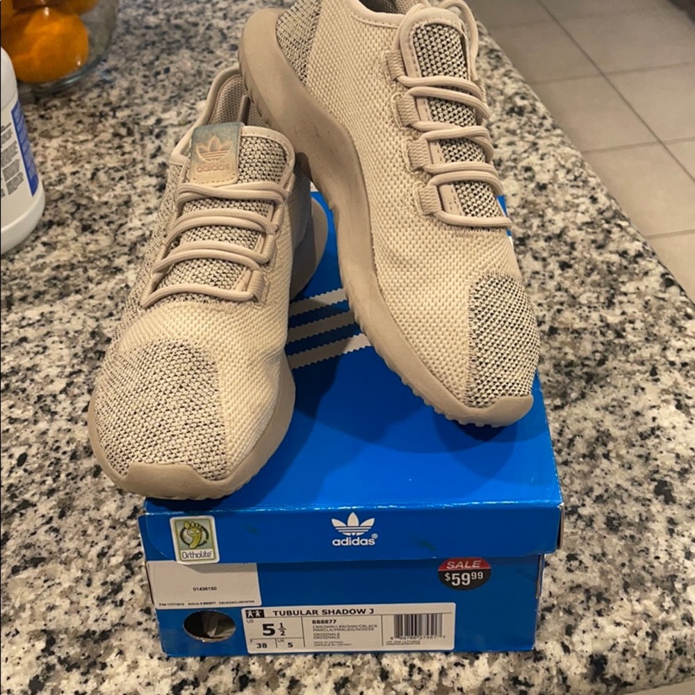 Used adidas shoes 5.5 boys